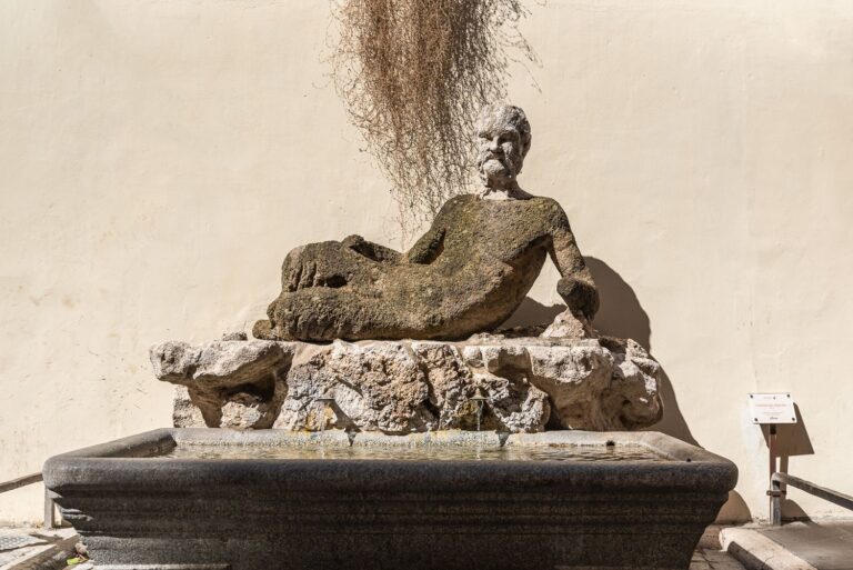 These Famous Rome Statues Are Talked To With Complaints