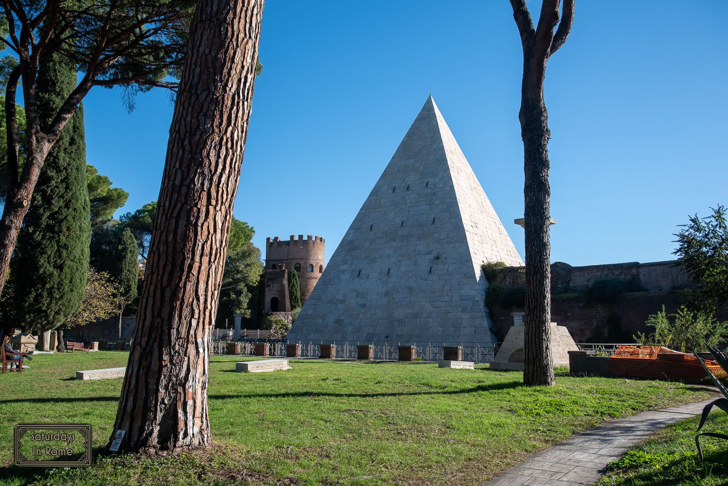 egyptian pyramid in rome - Cestius