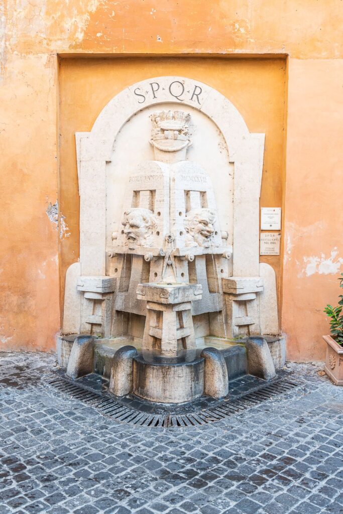 famous fountains in Rome