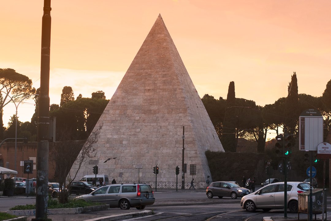 districts in rome italy - A Pyramid