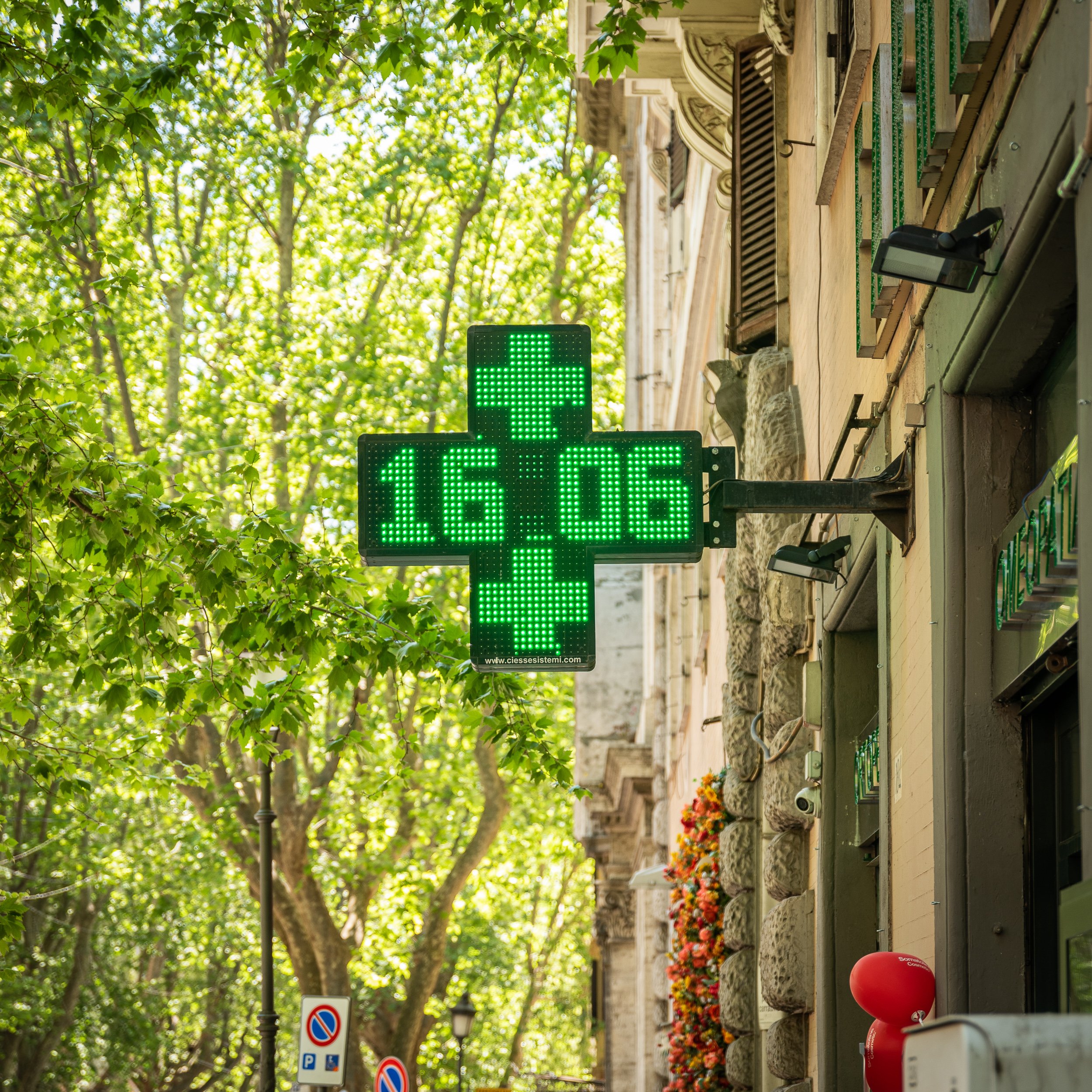 Pharmacies In Italy - The Green Cross
