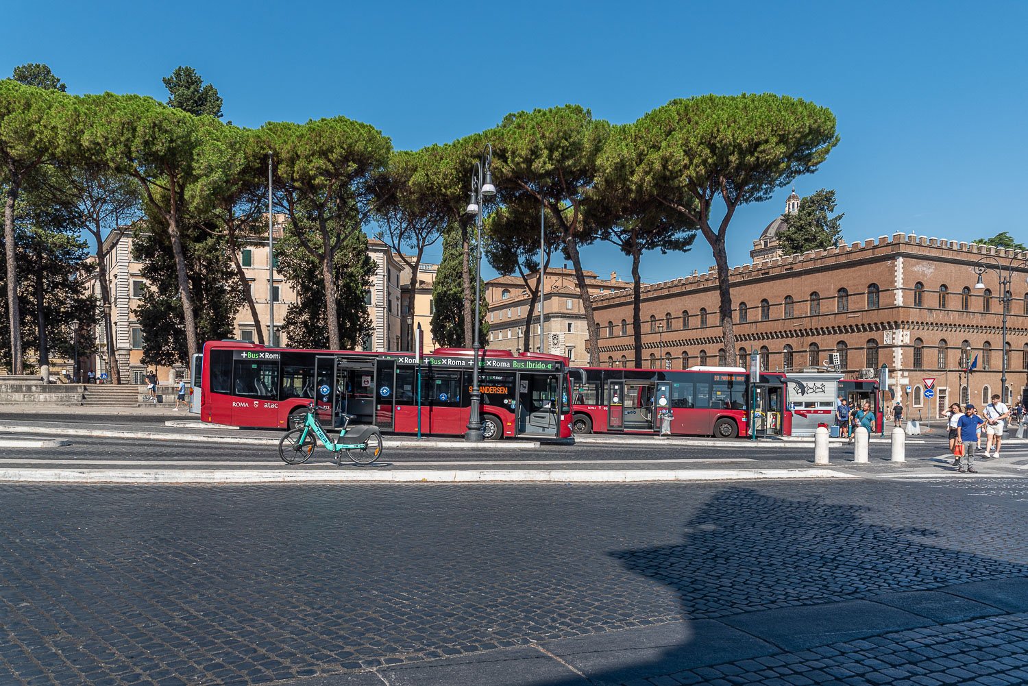 Piazza Venezia History - The Bus Stop in the Piazza