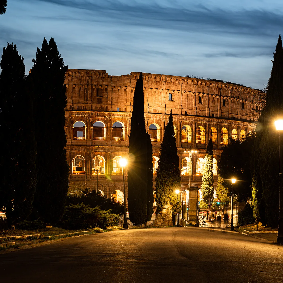 Ancient Roman Colosseum - Glowing All Night