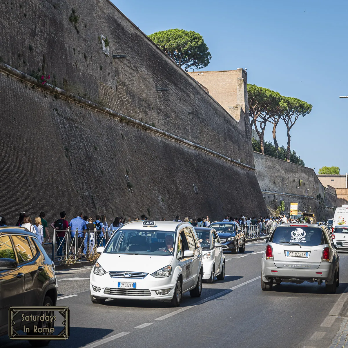 Vatican Museums And Sistine Chapel - Long Lines Along Vatican Walls