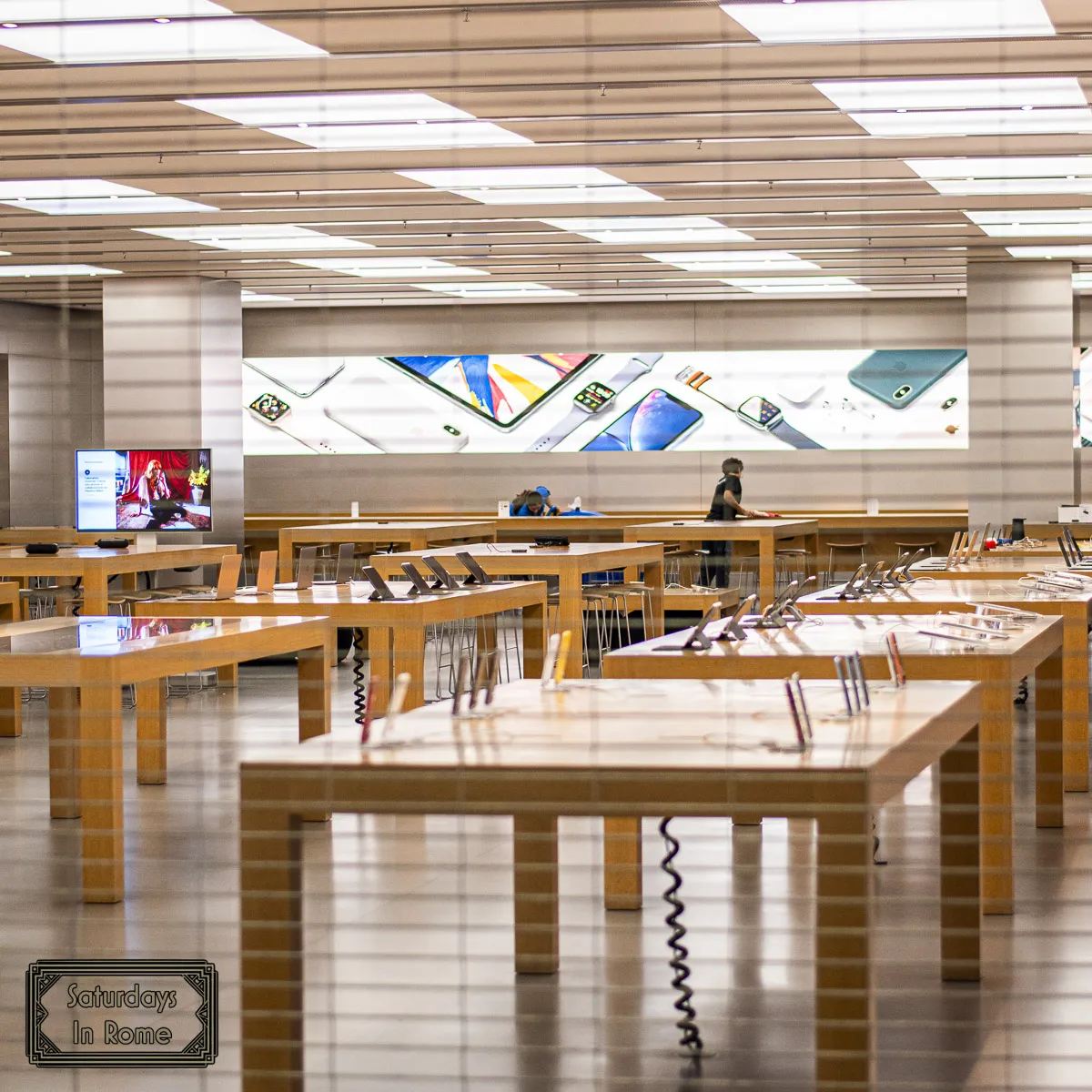 Rome Shopping Mall - Apple Store